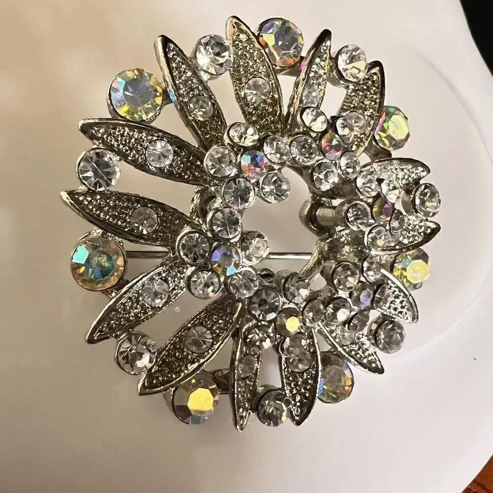 Vintage Brooch AB Aurora Borealis Clear Rhinestone Floral Flowear Wreath 1326